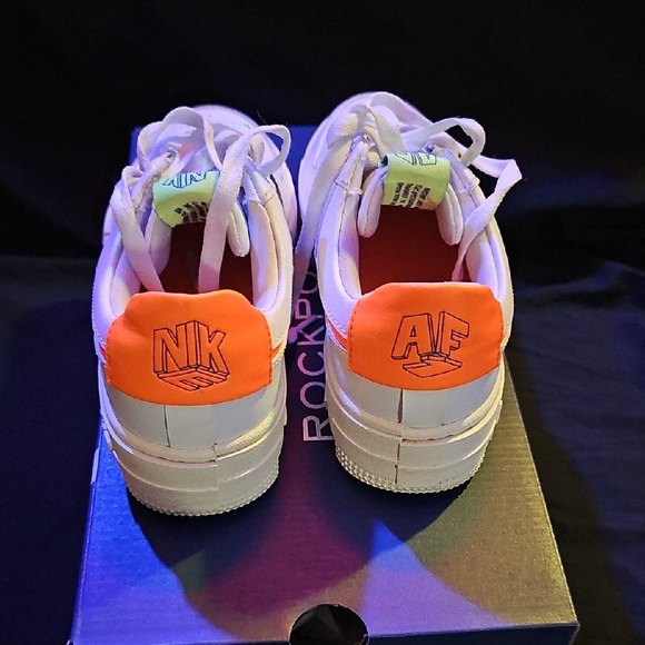 *Like New* Nike Womans Airforce 1 Pixel Lows - Picture 4 of 11